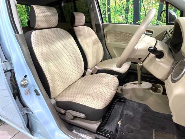 運転席シート廻りは使用感も少なく、良好な状態となっています。丁寧に使われていたことがよくわかりますね。