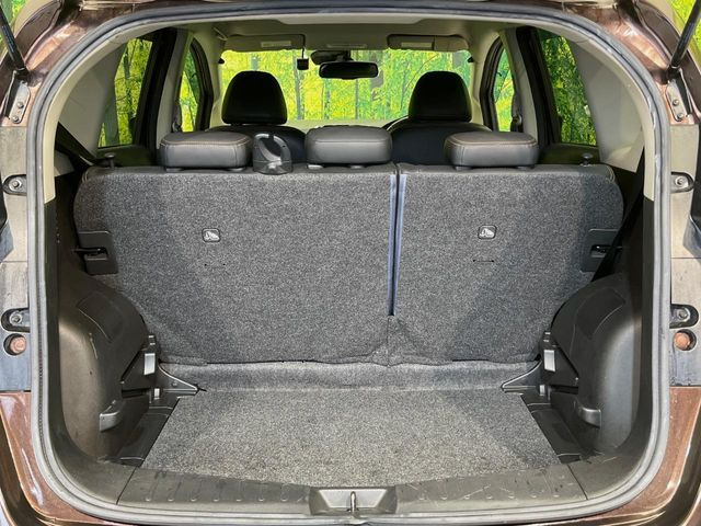 ���i�̂���������ʋ΁A���}���ɏ\���ȉ׎��X�y�[�X���m�ۂ��Ă���܂��B�Z�J���h�V�[�g��|���ƁA�傫�ȉו��̐ύڂ��\�ł���