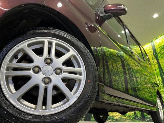 �y����14�C���`�A���~�z�C�[���z�O�ςɃ}�b�`���������A���~�z�C�[���𑕒����Ă���܂��B�e��ЊO�A���~�z�C�[����A�X�^�b�h���X�^�C�����戵�����Ă���܂��B���񂲑��k����������