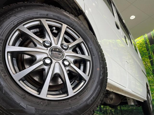 �y12�C���`�A���~�z�C�[���z�O�ςɃ}�b�`�����A���~�z�C�[���𑕒����Ă���܂��B�e��A���~�z�C�[����A�X�^�b�h���X�^�C�����戵�����Ă���܂��B���񂲑��k����������