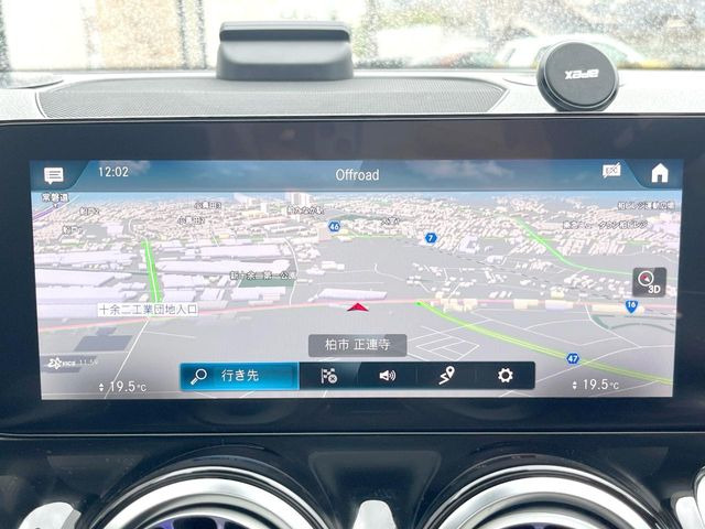 ●純正ナビ:一体感のあるナビは、高級感ある車内を演出してくれます。オーディオ機能も充実しておりますので、運転もより楽しめます♪