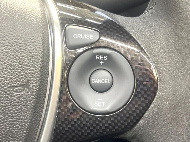 【クルーズコントロール】高速道路もラクラク走行。アクセルを離しても一定速度で走行ができ、長距離運転時の負担を軽減!加速・減速も簡単なスイッチ操作で調整できます。