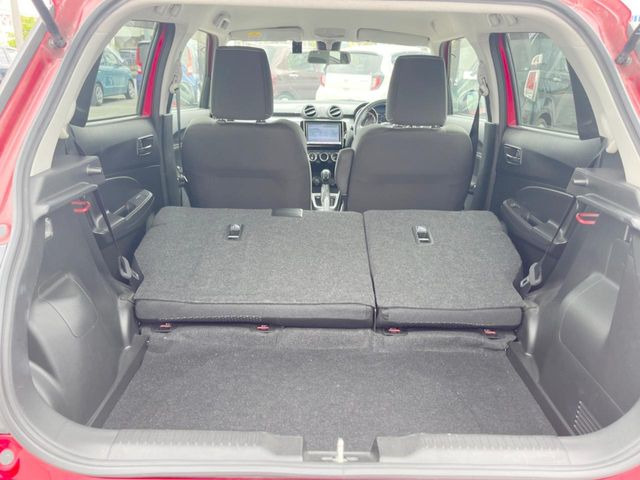 ���i�̂���������ʋ΁A���}���ɏ\���ȉ׎��X�y�[�X���m�ۂ��Ă���܂��B�Z�J���h�V�[�g��|���ƁA�傫�ȉו��̐ύڂ��\�ł���