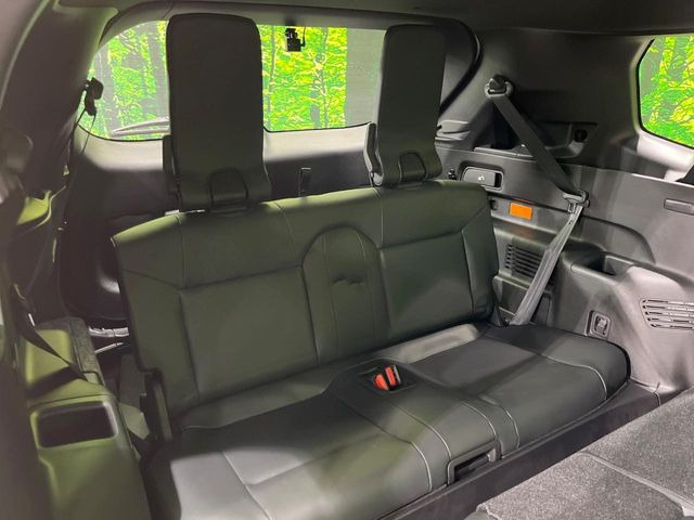 3列目シートはもちろん状態良好☆大人でもゆったりと座って頂けますので、大人数でのお出かけもラクラクです♪ご家族で、気の知れた仲間で、ドライブに行くのが楽しみですね♪