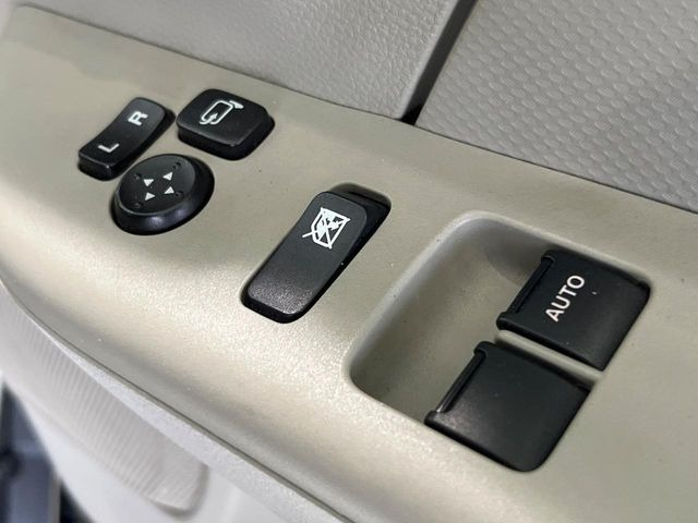 �y�d���i�[�~���[�z�T�C�h�~���[�͓d���i�[���ƂȂ��Ă���A�������ԏ�ł��L�Y�������X�N��}�����܂��B