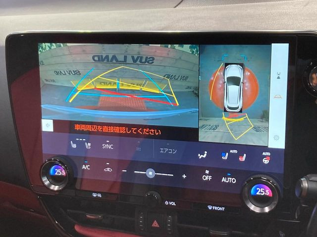 【パノラミックビューモニター】専用のカメラにより、上から見下ろしたような視点で360度クルマの周囲を確認することができます☆死角部分も確認しやすく、狭い場所での切り返しや駐車もスムーズに行えます。