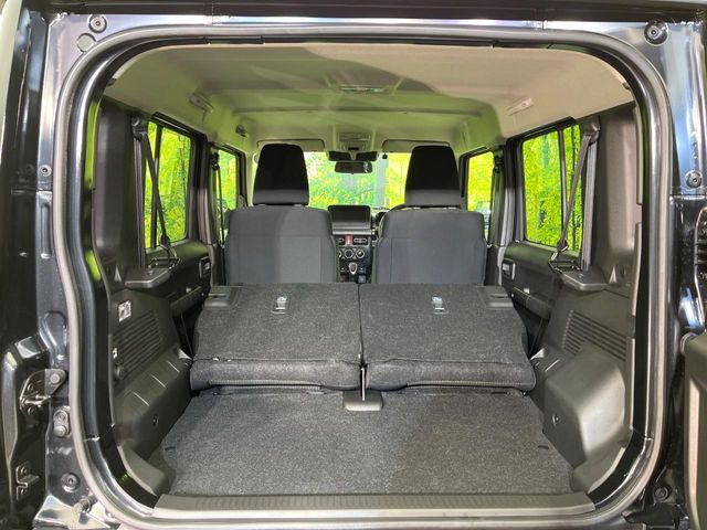 ���i�̂���������ʋ΁A���}���ɏ\���ȉ׎��X�y�[�X���m�ۂ��Ă���܂��B�Z�J���h�V�[�g��|���ƁA�傫�ȉו��̐ύڂ��\�ł���