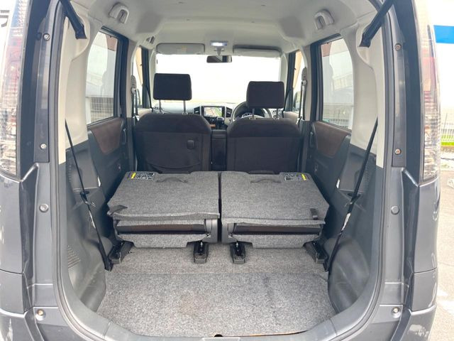 ���i�̂���������ʋ΁A���}���ɏ\���ȉ׎��X�y�[�X���m�ۂ��Ă���܂��B�Z�J���h�V�[�g��|���ƁA�傫�ȉו��̐ύڂ��\�ł���