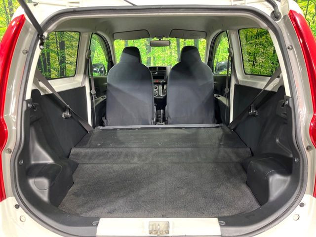 普段のお買い物や通勤、送迎等に十分な荷室スペースを確保しております。セカンドシートを倒すと、大きな荷物の積載も可能です♪