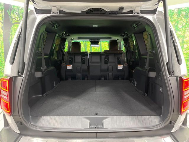 ���i�̂���������ʋ΁A���}���ɏ\���ȉ׎��X�y�[�X���m�ۂ��Ă���܂��B�Z�J���h�V�[�g��|���ƁA�傫�ȉו��̐ύڂ��\�ł���