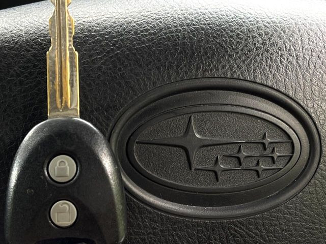 【キーレス】少し離れた場所からでもボタン一つでドアの開錠・施錠ができるのでとっても便利!ドアの鍵穴周りに傷をつけることもありません♪