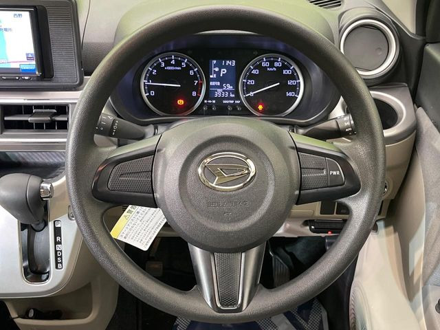 ステアリングも使用感が少なく、きれいな状態となっております♪