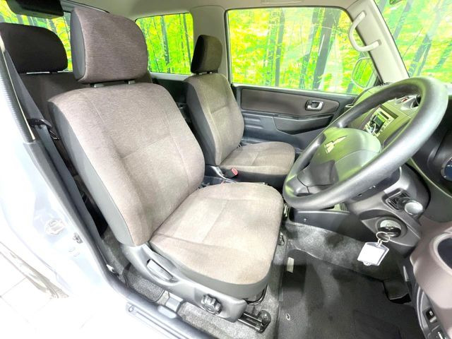 運転席シート廻りは使用感も少なく、良好な状態となっています。丁寧に使われていたことがよくわかりますね。