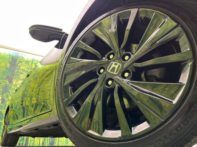 【純正18インチアルミホイール】外観にマッチした純正アルミホイールを装着しております。各種社外アルミホイールや、スタッドレスタイヤも取扱いしております。是非ご相談ください♪