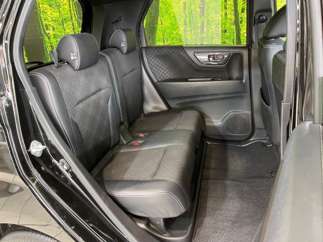 後部座席も気になるような傷・汚れやへたりなど、大きなダメージはなく、良好な状態です。