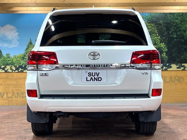 安心の最長10年・走行無制限保証(有償)をご用意。保証内容も充実はもちろん、無料点検&オイル交換や、年中無休の全国・24時間ロードサービスも付帯されておりますのでご安心下さい。