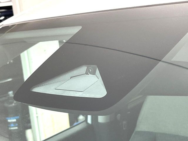 �y�z���_�Z���V���O�z���s���ɑO���̎ԗ�����F�����A�Փ˂������Ȏ��͌x��ƃu���[�L�ŏՓˉ���Ɣ�Q�y�����A�V�X�g�B�����S�Ƀh���C�u�����y���݂��������܂��B