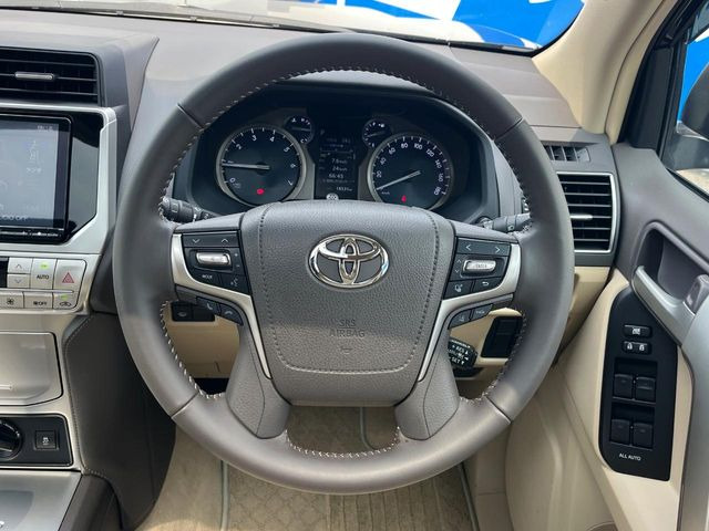 �y�����v�����X�e�A�����O�z�㎿�Ȋv���g�p���邱�ƂŁA��ɂ����������݂ƂĂ��^�]���₷���n���h���ł���