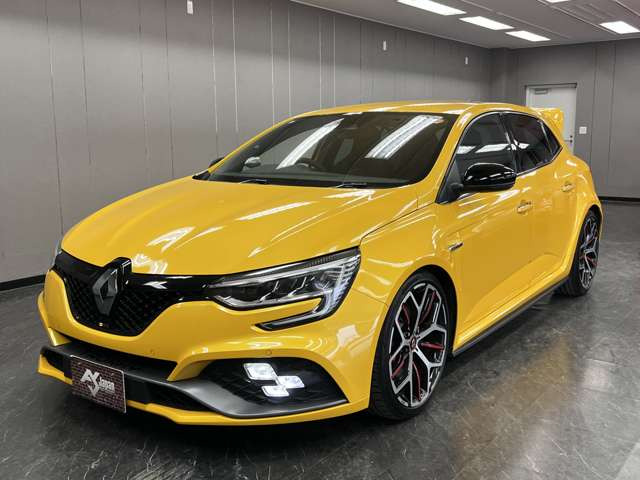 【屋内展示場完備】雨が降っても風が吹いても、暑くても寒くてもゆっくりお車をご覧いただけます&rArr;