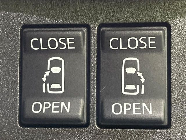 【両側パワースライドドア】スマートキーや運転席のスイッチで後席両側スライドドアの開閉が可能♪電動だから力を入れてドアを開ける必要が無く、小さなお子様でも簡単に開け閉めでき快適です♪