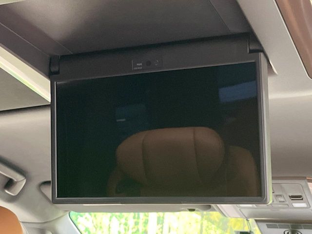 【フリップダウンモニター】大画面モニターで後席でもエンタメをお楽しみいただけます。小さなお子様にも大人気の装備です♪