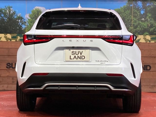 安心の最長10年・走行無制限保証(有償)をご用意。保証内容も充実はもちろん、無料点検&オイル交換や、年中無休の全国・24時間ロードサービスも付帯されておりますのでご安心下さい。