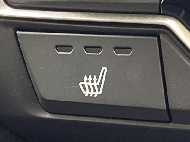 【シートヒーター】寒い日に重宝するシートヒーター!エアコンより早く温まってくれるので寒がりの人も安心ですね♪エアコンの温風は乾燥するから苦手、という方にもをおすすめです。