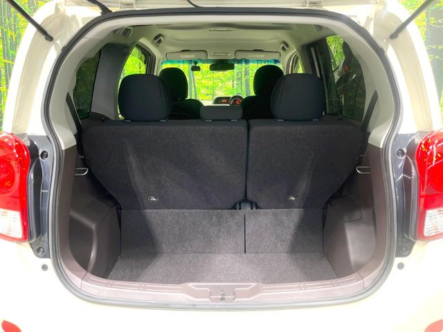 ���i�̂���������ʋ΁A���}���ɏ\���ȉ׎��X�y�[�X���m�ۂ��Ă���܂��B�Z�J���h�V�[�g��|���ƁA�傫�ȉו��̐ύڂ��\�ł���