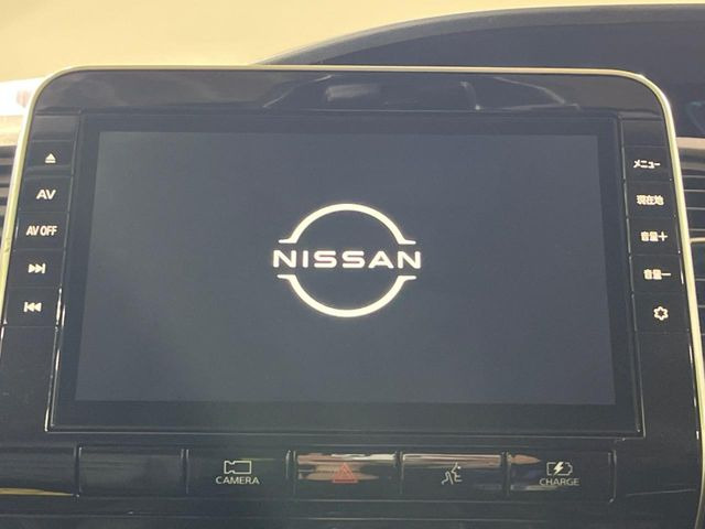 【純正10型ナビ】人気の純正ナビを装備。オーディオ機能も充実しており、Bluetooth接続すればお持ちのスマホやMP3プレイヤーの音楽を再生可能!毎日の運転がさらに楽しくなります!!