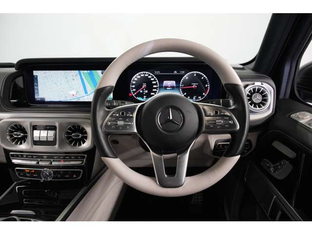 最先端技術を装備した内装は長距離移動でも快適に過ごせる仕様です。