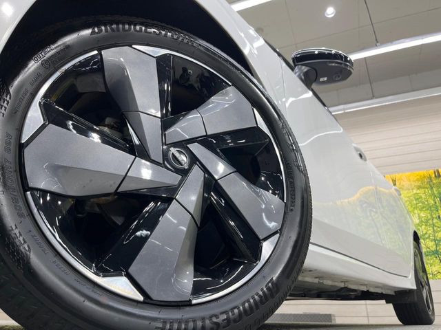 �y�����A���~�z�C�[���z�O�ςɃ}�b�`���������A���~�z�C�[���𑕒����Ă���܂��B�e��ЊO�A���~�z�C�[����A�X�^�b�h���X�^�C�����戵�����Ă���܂��B���񂲑��k����������