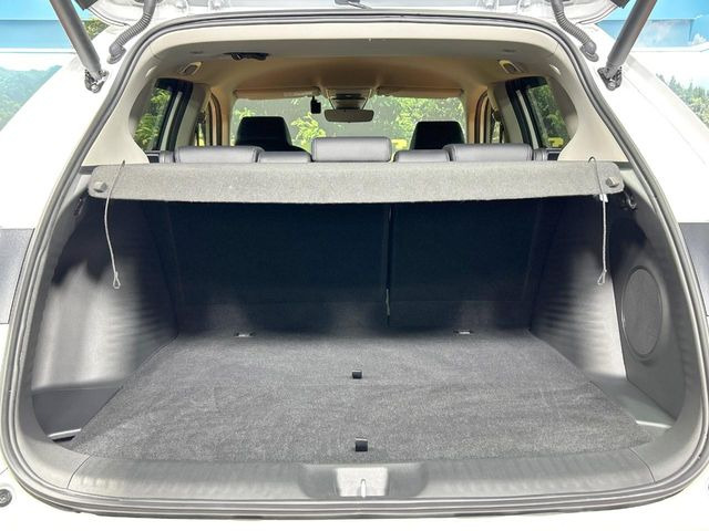 ���i�̂���������ʋ΁A���}���ɏ\���ȉ׎��X�y�[�X���m�ۂ��Ă���܂��B�Z�J���h�V�[�g��|���ƁA�傫�ȉו��̐ύڂ��\�ł���