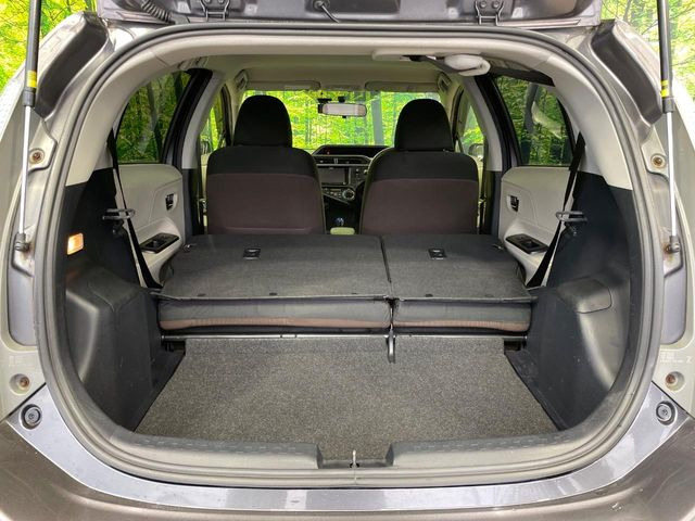 ���i�̂���������ʋ΁A���}���ɏ\���ȉ׎��X�y�[�X���m�ۂ��Ă���܂��B�Z�J���h�V�[�g��|���ƁA�傫�ȉו��̐ύڂ��\�ł���