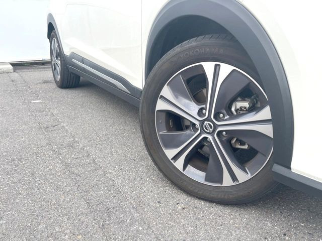 【純正アルミホイール】外観にマッチした純正アルミホイールを装着しております。各種社外アルミホイールや、スタッドレスタイヤも取扱いしております。是非ご相談ください♪