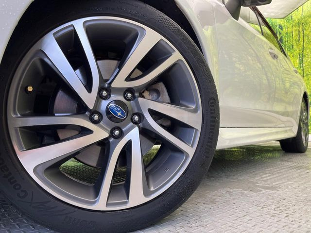 �y����18�C���`�A���~�z�C�[���z�O�ςɃ}�b�`���������A���~�z�C�[���𑕒����Ă���܂��B�e��ЊO�A���~�z�C�[����A�X�^�b�h���X�^�C�����戵�����Ă���܂��B���񂲑��k����������