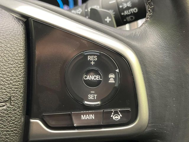 【アダプティブクルーズコントロール】高速道路での長距離走行が楽に!!自動で速度を保つクルーズコントロールが、衝突軽減システムと連携し、前方の車両を感知して車間を保つように速度調節してくれます!!