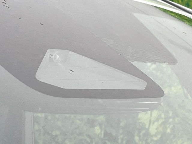【トヨタセーフティセンス】走行中に前方の車両等を認識し、衝突しそうな時は警報とブレーキで衝突回避と被害軽減をアシスト。より安全にドライブをお楽しみいただけます。