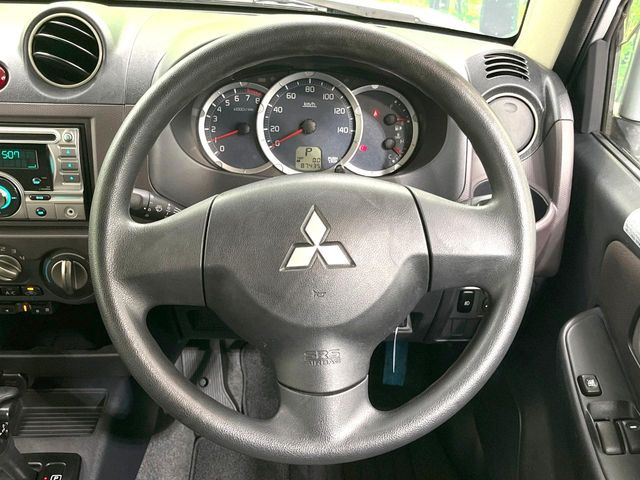 ステアリングも使用感が少なく、きれいな状態となっております♪