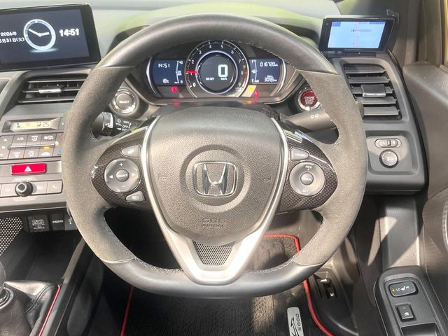 ステアリングも使用感が少なく、きれいな状態となっております♪