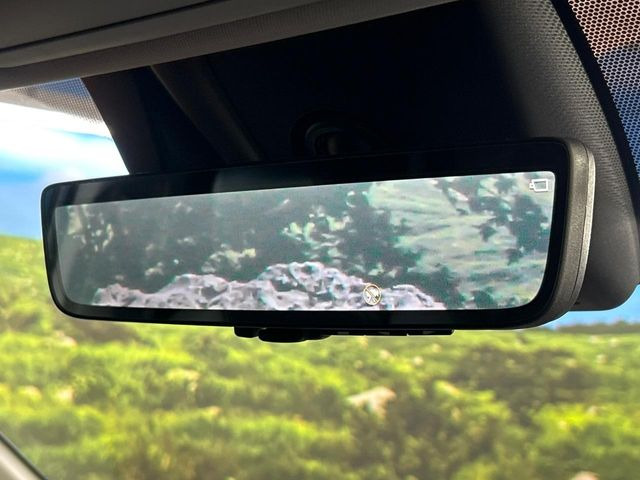 【デジタルインナーミラー】カメラが撮影した車両後方の映像をルームミラー内に表示。クリアな視界で状況の確認が可能です!※ドラレコ機能ご利用には別途SDカードをご用意いただく場合があります。
