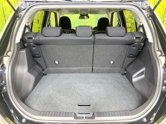 ���i�̂���������ʋ΁A���}���ɏ\���ȉ׎��X�y�[�X���m�ۂ��Ă���܂��B�Z�J���h�V�[�g��|���ƁA�傫�ȉו��̐ύڂ��\�ł���