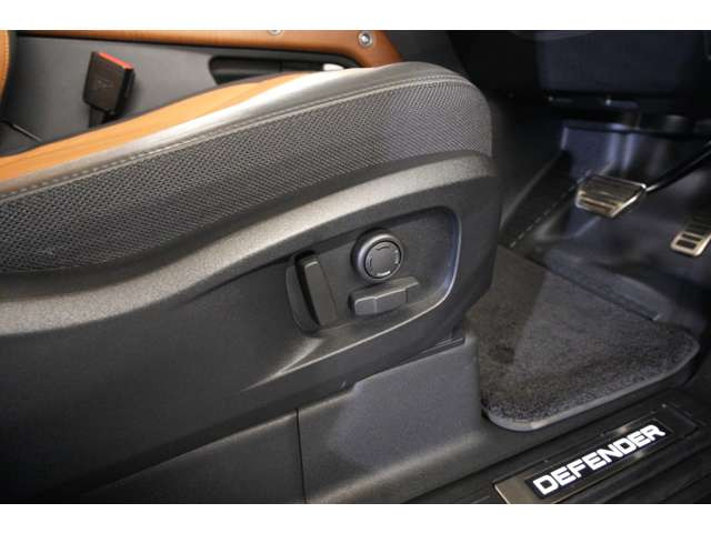 走行距離8000kmとコンディションも良好で、上質さとタフさを求める方に自信を持っておすすめできる一台です。