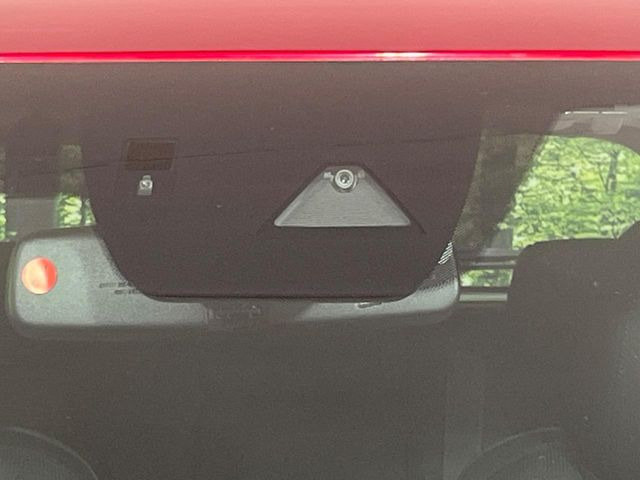 �y�X�}�[�g�u���[�L�T�|�[�g�z���s���ɑO���̎ԗ�����F�����A�Փ˂������Ȏ��͌x��ƃu���[�L�ŏՓˉ���Ɣ�Q�y�����A�V�X�g�B�����S�Ƀh���C�u�����y���݂��������܂��B