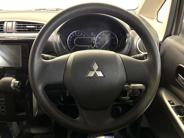 ステアリングも使用感が少なく、きれいな状態となっております♪