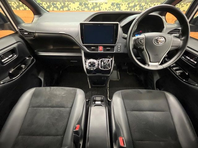 ヴォクシー1.8 ハイブリッド ZS 煌III