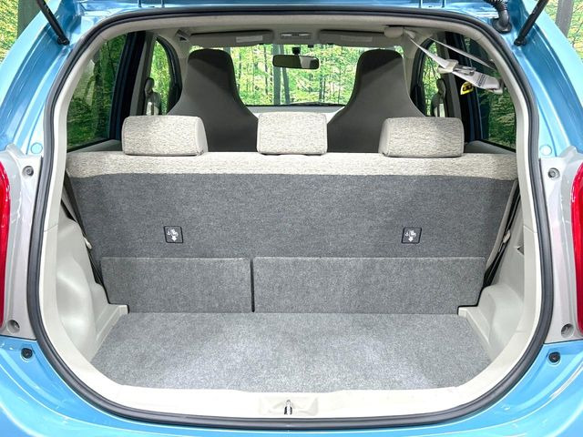 ���i�̂���������ʋ΁A���}���ɏ\���ȉ׎��X�y�[�X���m�ۂ��Ă���܂��B�Z�J���h�V�[�g��|���ƁA�傫�ȉו��̐ύڂ��\�ł���