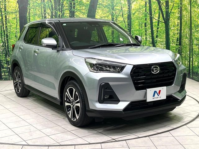 高透明度のガラス皮膜で撥水はもちろん、上質なツヤ・光沢を実現。紫外線や酸性雨から大切な愛車を保護し、色あせ・劣化を防止。「弾スプラッシュコート」、「弾プリミッサコート」からお選びいただけます。