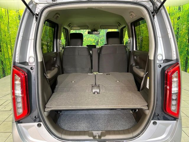 ���i�̂���������ʋ΁A���}���ɏ\���ȉ׎��X�y�[�X���m�ۂ��Ă���܂��B�Z�J���h�V�[�g��|���ƁA�傫�ȉו��̐ύڂ��\�ł���