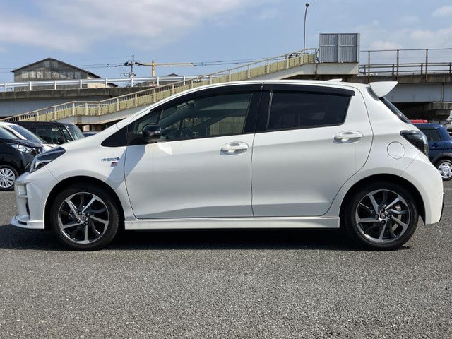 ヴィッツ1.5 ハイブリッド GR スポーツ