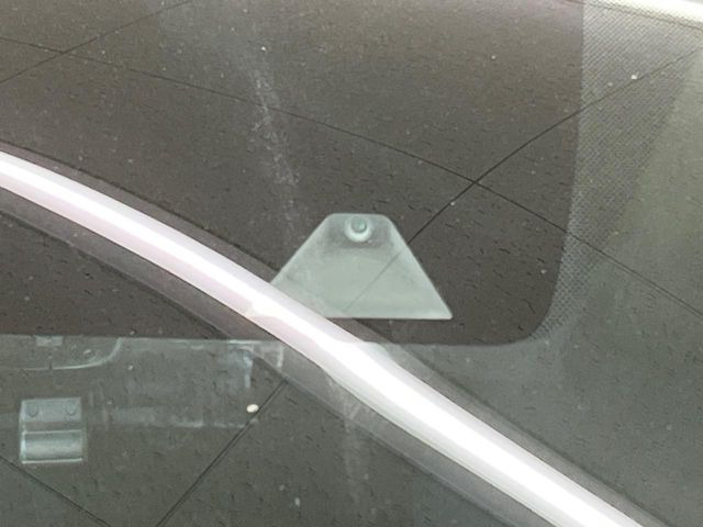 �y�C���e���W�F���g�G�}�[�W�F���V�[�u���[�L�z�t�����g�J�����őO���̎ԗ�����s�҂����m�B�Փ˂������Ȏ��͏Փ˔�Q�y���u���[�L���쓮�A�Փˉ�����T�|�[�g�B�����S�Ƀh���C�u�����y���݂��������܂��B